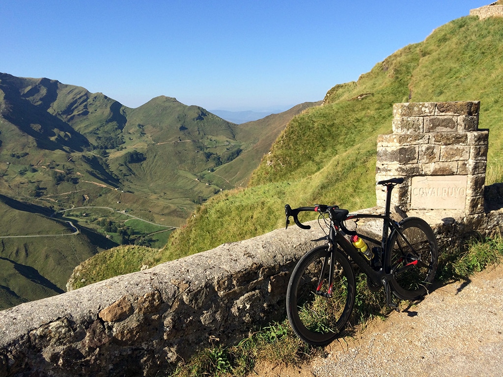 Ruta en bicicleta por los Alpes cantabros