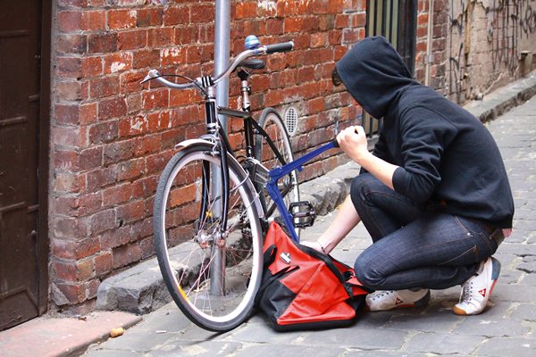 Asalto y robo de bicicletas